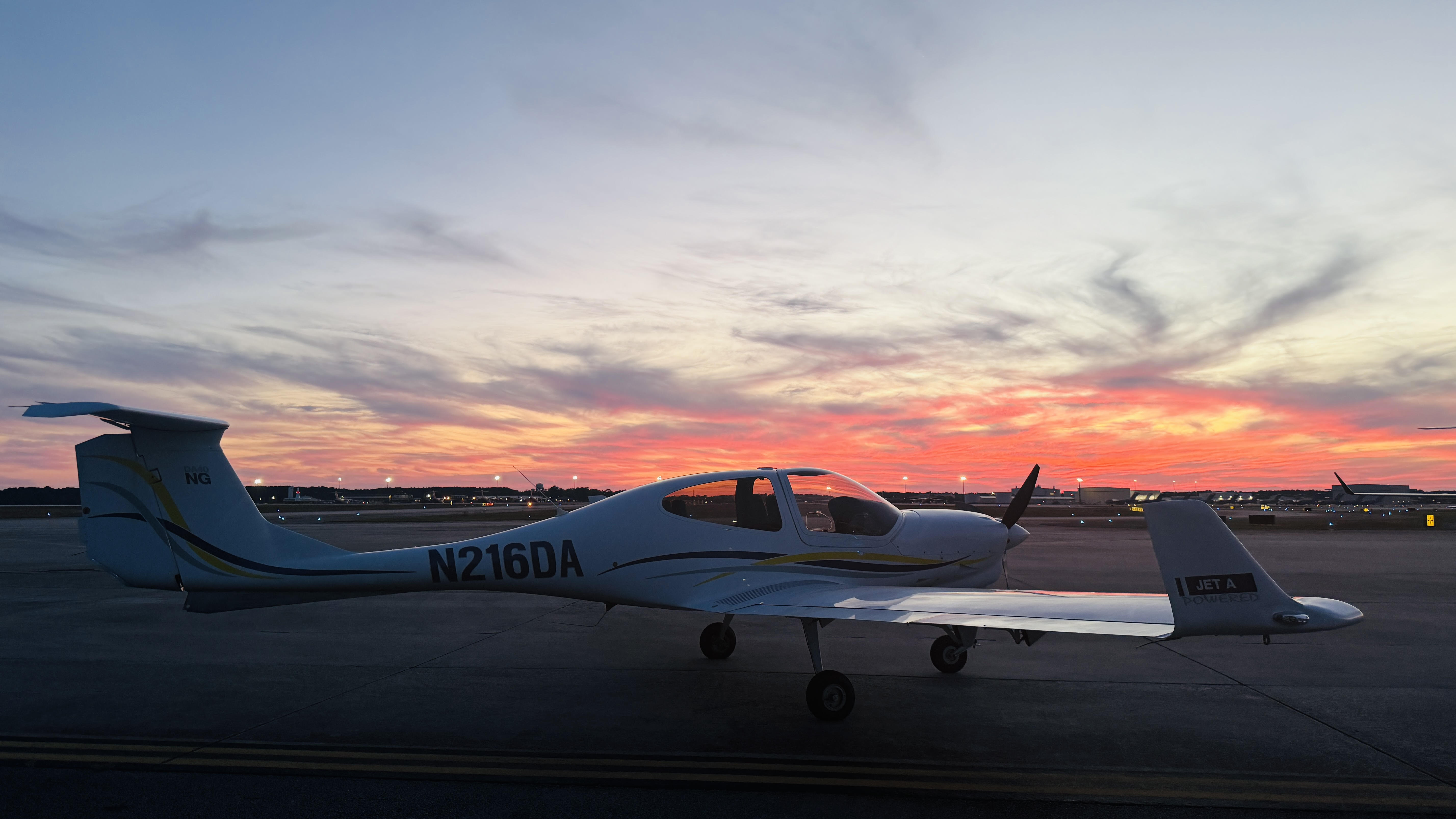 N216DA — Diamond DA40 NG on the ramp at sunset, KCHS
