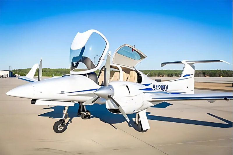 N42MV — Diamond aircraft at KCHS
